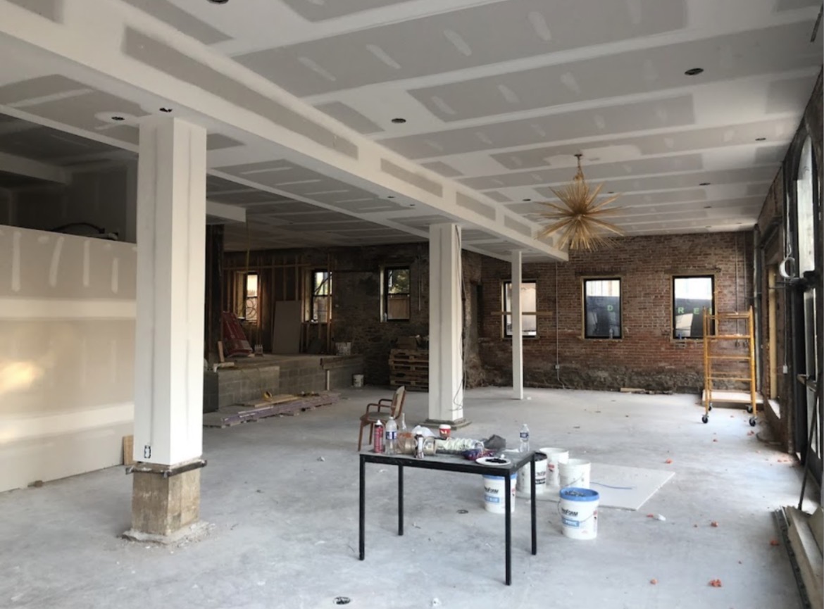 Large open space with finished tray ceiling and columns